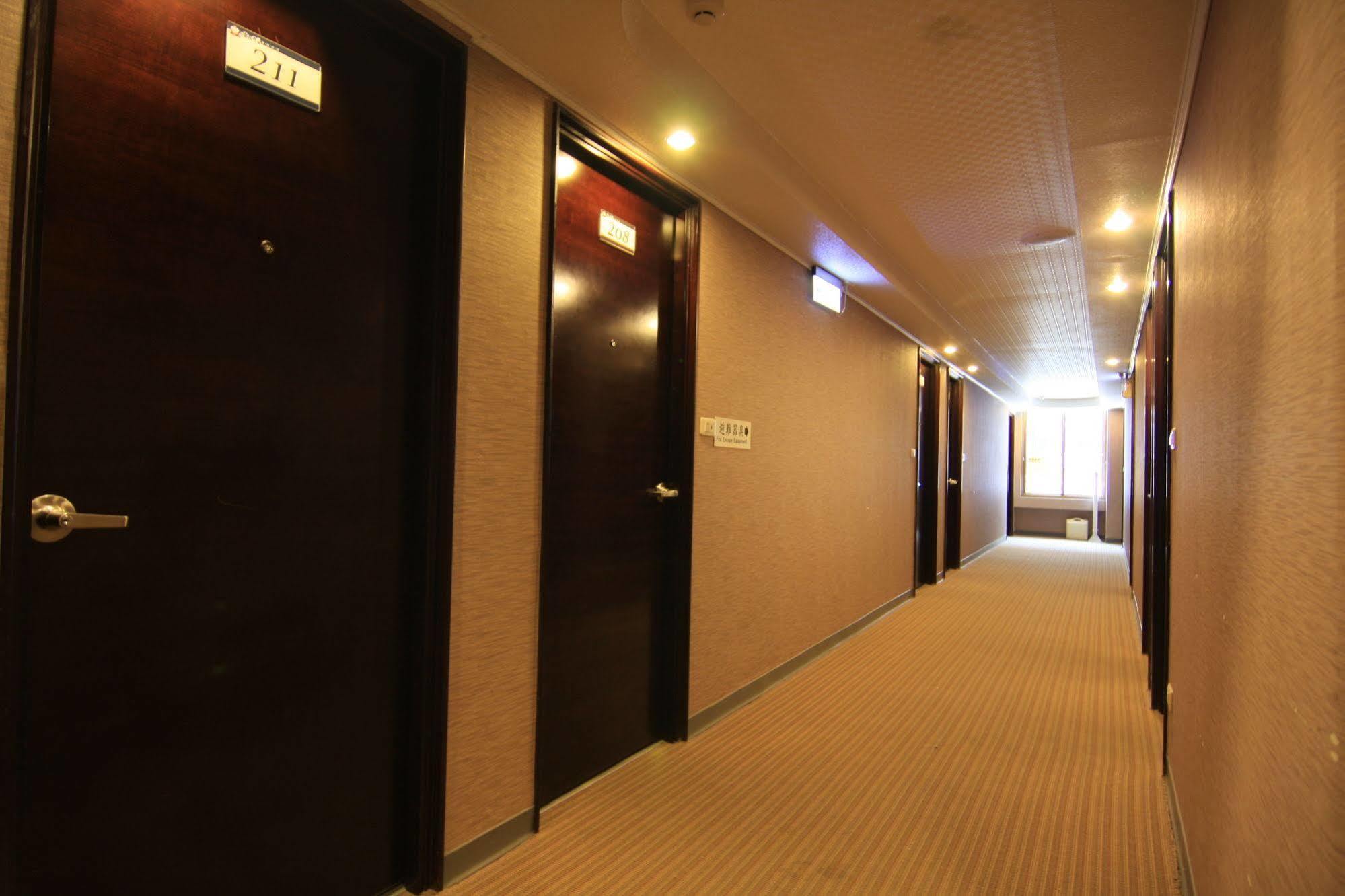 ジャスト エンジョイ ビジネスホテル 台南 エクステリア 写真